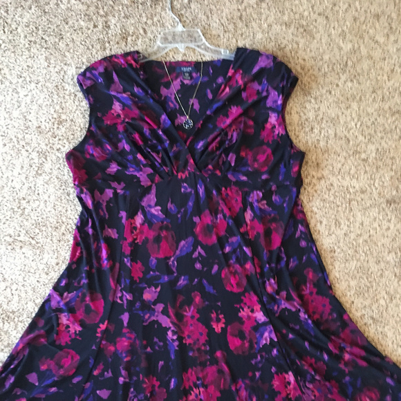 Chaps Dresses & Skirts - EUC Chaps dark floral dress